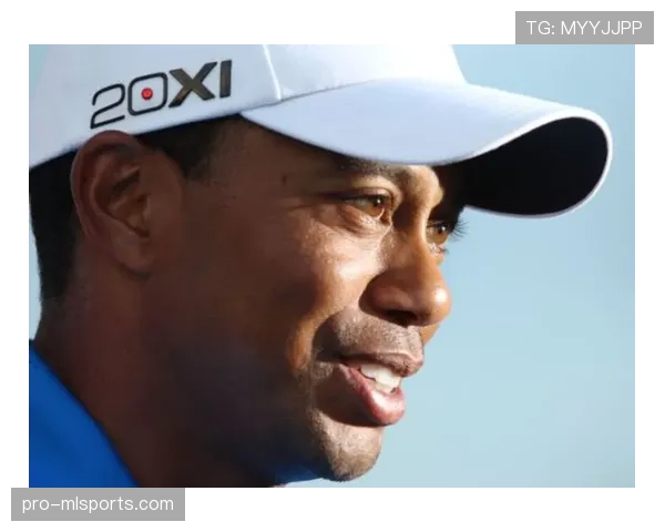 泰格伍兹穿得比我还随意，真以为他是来打高尔夫还是来逛街的？